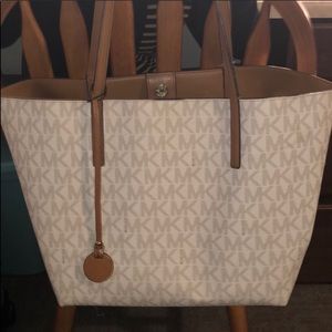 MK tote